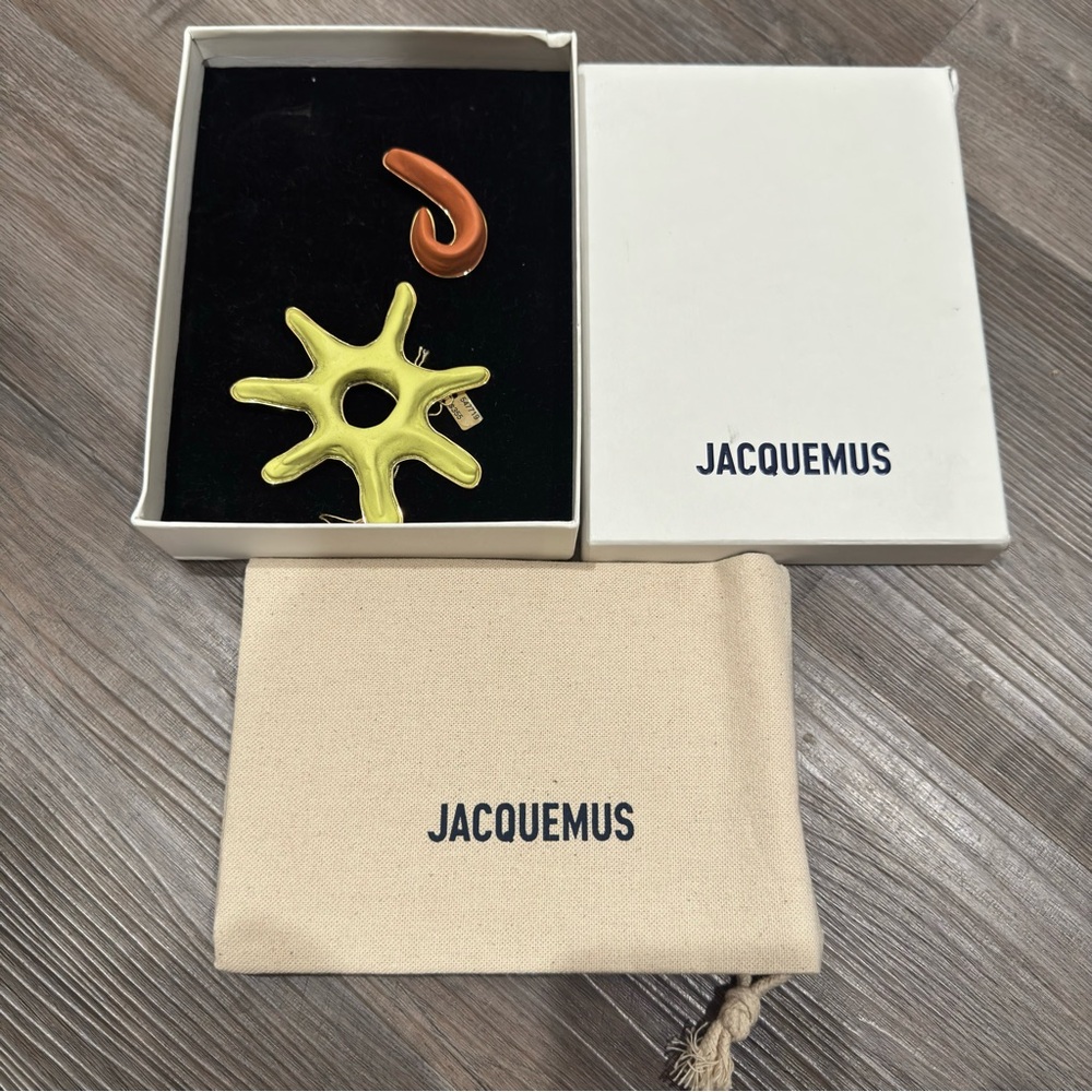 Jacquemus Le Solei Gold Tone And Enamel Earrings - Picture 7 of 16